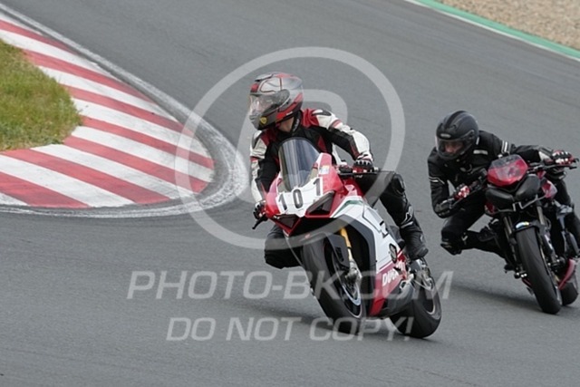 2024_05_16_PBK_16315 | Sportfotografie; SlowMotion; Video; Rennstrecke; Hafeneger; Speer; Racing; RSE; BMW; CBO; Trackday; Motorsportarena; Hockenheimring; Brno; Most; Barcelona; Valencia