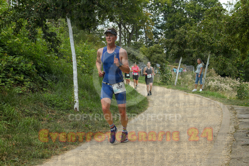 250824_1348_EX1_3725 | Sportfotografie im Rhein-Sieg Kreis, Köln, Bonn, NRW, Rheinland Pfalz, Hessen, etc. Unser Tätigkeitsfeld umfasst den Laufsport vom Volkslauf über den Marathon, Duathlon, Triathon bis zum Ultralauf wie Kölnpfad Ultra oder Schindertrail.