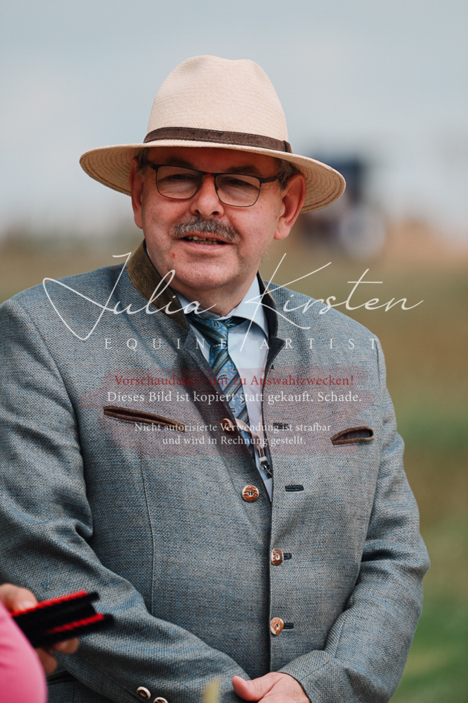 DSC_3671 | Pferde- und Turnierfotografie in Westsachsen. Pferdeportraits, Auftragszeichnungen und intuitive Kunst.