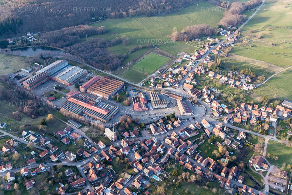Aerial view: View of the town in Zinswiller in the state Bas-Rhin, France.Photo: IMG_104973.jpg taken on 03/21/2018 by Werner Riehm/FLY-FOTO.comResolution of the original: 5472 x 3648 px