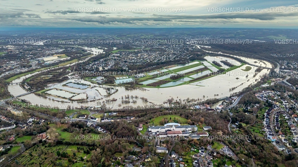 Essen231202644Ruhr-topaz | Luftbild, Ruhrhochwasser, Weihnachtshochwasser 2023, Fluss Ruhr tritt nach starken Regenfällen über die Ufer, Überschwemmungsgebiet Wassergewinnung Essen GmbH, Bäume im Wasser, Steele, Essen, Ruhrgebiet, Nordrhein-Westfalen, Deutschland