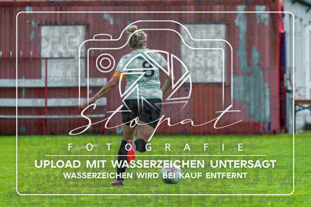 Kreisliga Damen HK/CE - Kickers Wolthausen vs. SG Fulde | Malina von Elmendorf (Kickers Wolthausen #8); Kreisliga Damen HK/CE - Kickers Wolthausen vs. SG Fulde am 17.05.26 in Sportplatz Wolthausen, Wolthausen - Realisiert mit Pictrs.com