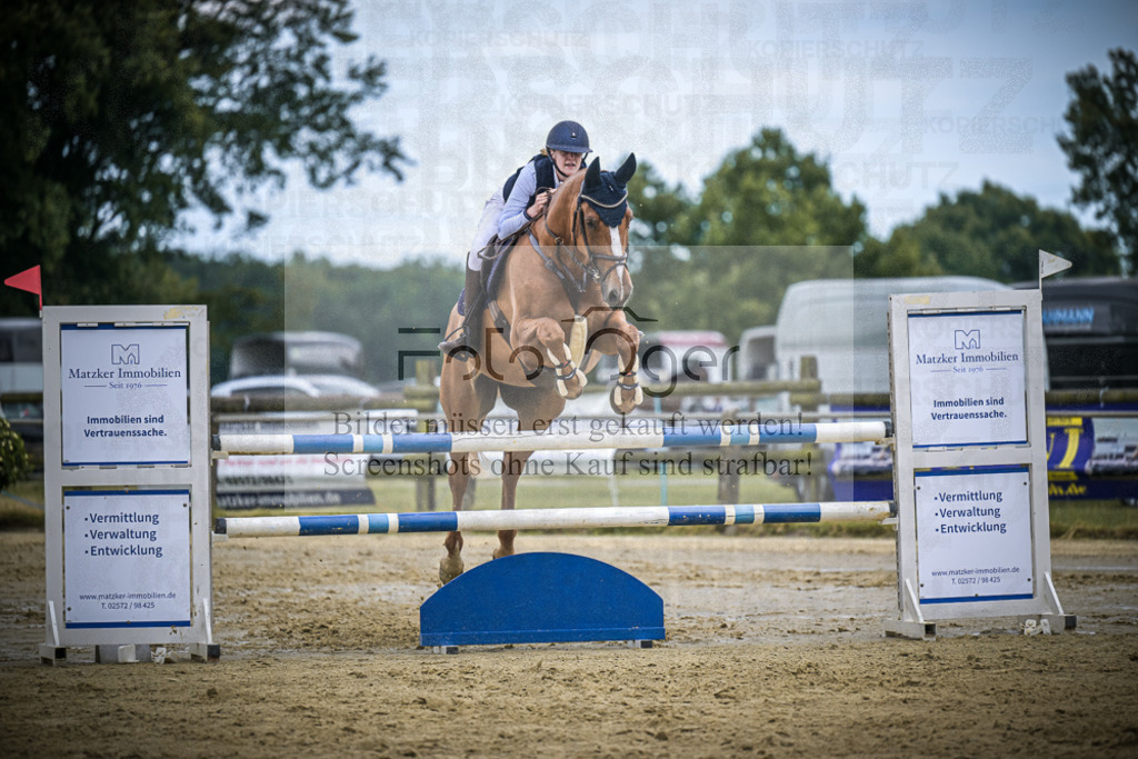 DOS_4826 | Entdecke hochwertige Reitturnierfotos von Foto Oger. Professionell, emotional und authentisch – jetzt Lieblingsmomente im Shop bestellen.Deutschlandweite Turnierfotografie. - Realisiert mit Pictrs.com