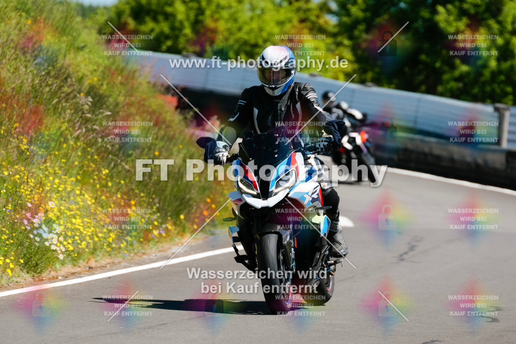 Moto-TeamOBK-22029 | Hier findet Ihr Bilder von Touristenfahrten auf der Nürburgring Nordschleife oder von anderen Veranstaltungen die ich besucht habe. Viel Spass beim Durch Schauen 