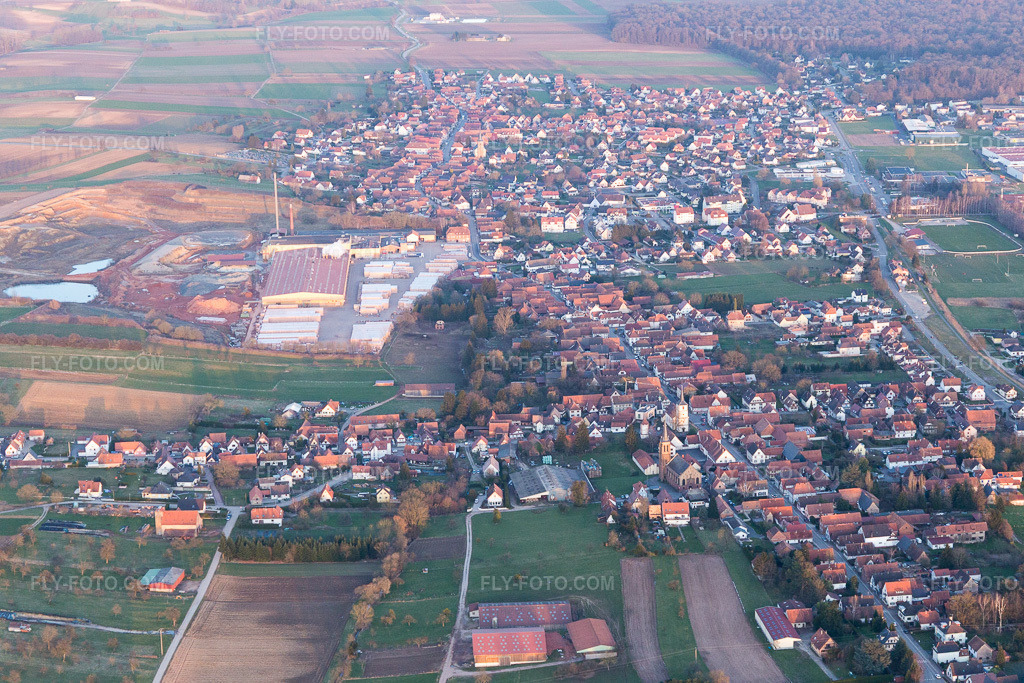 Aerial view: View of the town in Betschdorf in the state Bas-Rhin, France.Photo: IMG_105004.jpg taken on 03/21/2018 by Werner Riehm/FLY-FOTO.comResolution of the original: 5327 x 3551 px