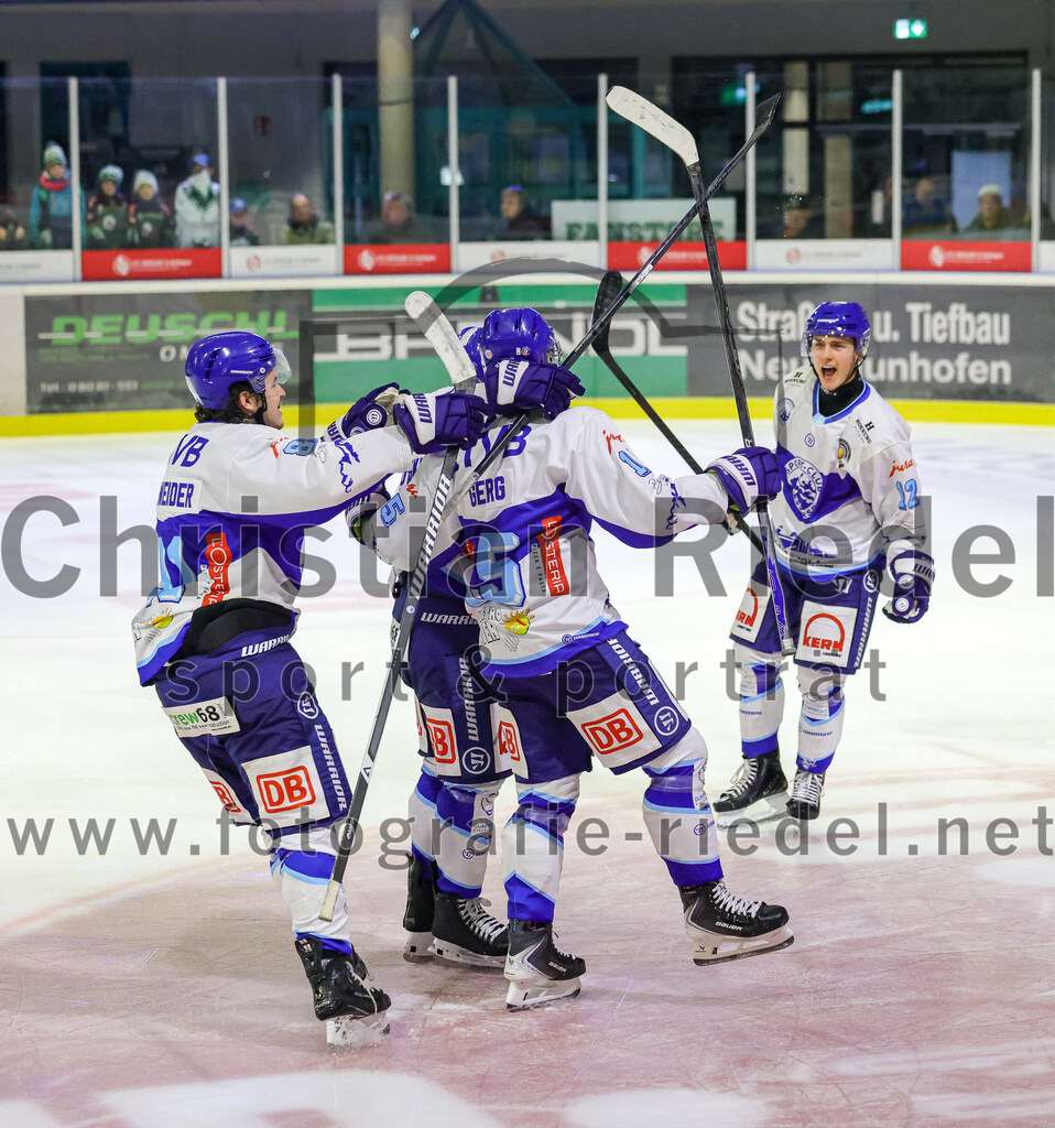 2025-09-26_136_TSV_Erding_gegen_SC_Riessersee | Erding, Deutschland, 26.09.2025:Eishockey, Oberliga Süd 2025 / 2026, 3. Spieltag, TSV Erding gegen SC Riessersee, Endergebnis: 3:5Anselm Gerg (SC Riessersee, #15)Foto: Christian Riedel / fotografie-riedel.net