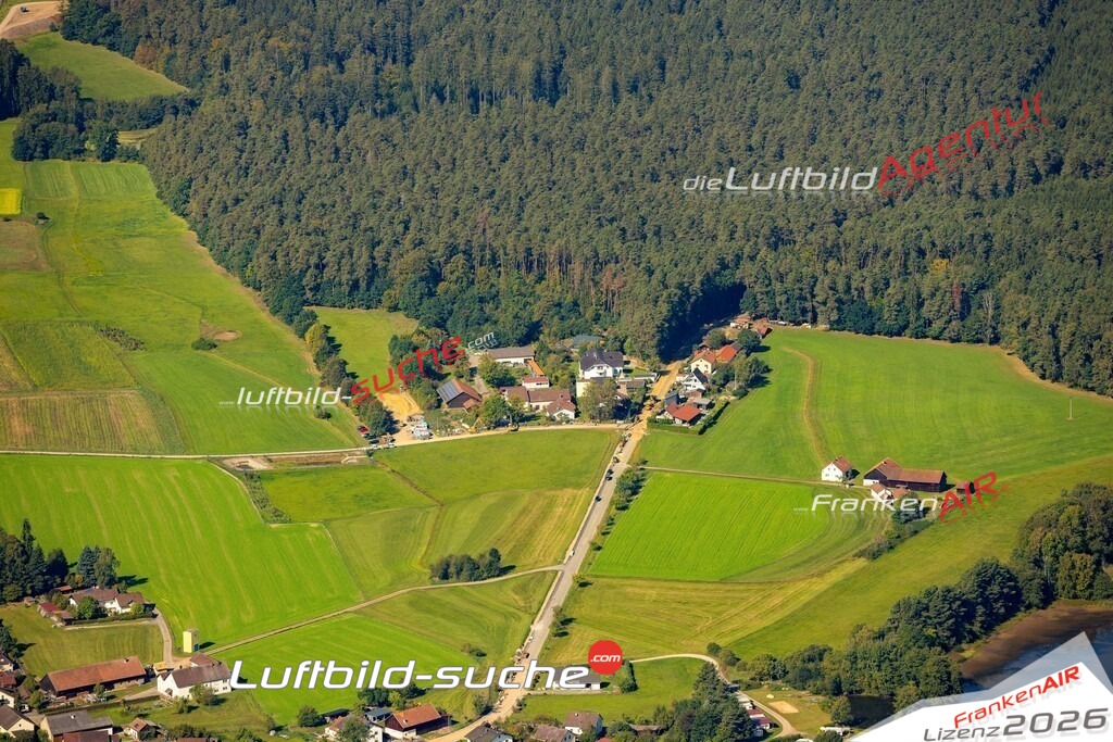 Das Luftbild zeigt : Neubäu am See Roding - Die Luftaufnahme wurde 2023 vom UL-Flugzeug aus erstellt ( keine Drohne ) - Hochauflösende Luftaufnahme - Für grossformatige Ausdrucke geeignet. Die Geschenkidee !Mit Lizenz und Bildrechte bestellbar
