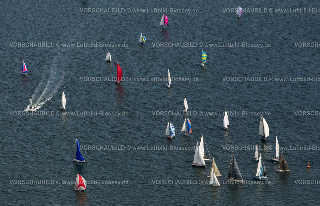 Ruegen12083400SuedOstRuegenRegatta | Luftbild, Segelregatta auf dem Greifswalder Bodden, Segelboote, Wende, Wendeboje,  Putbus, Insel Rügen, Mecklenburg-Vorpommern, Deutschland, Europa