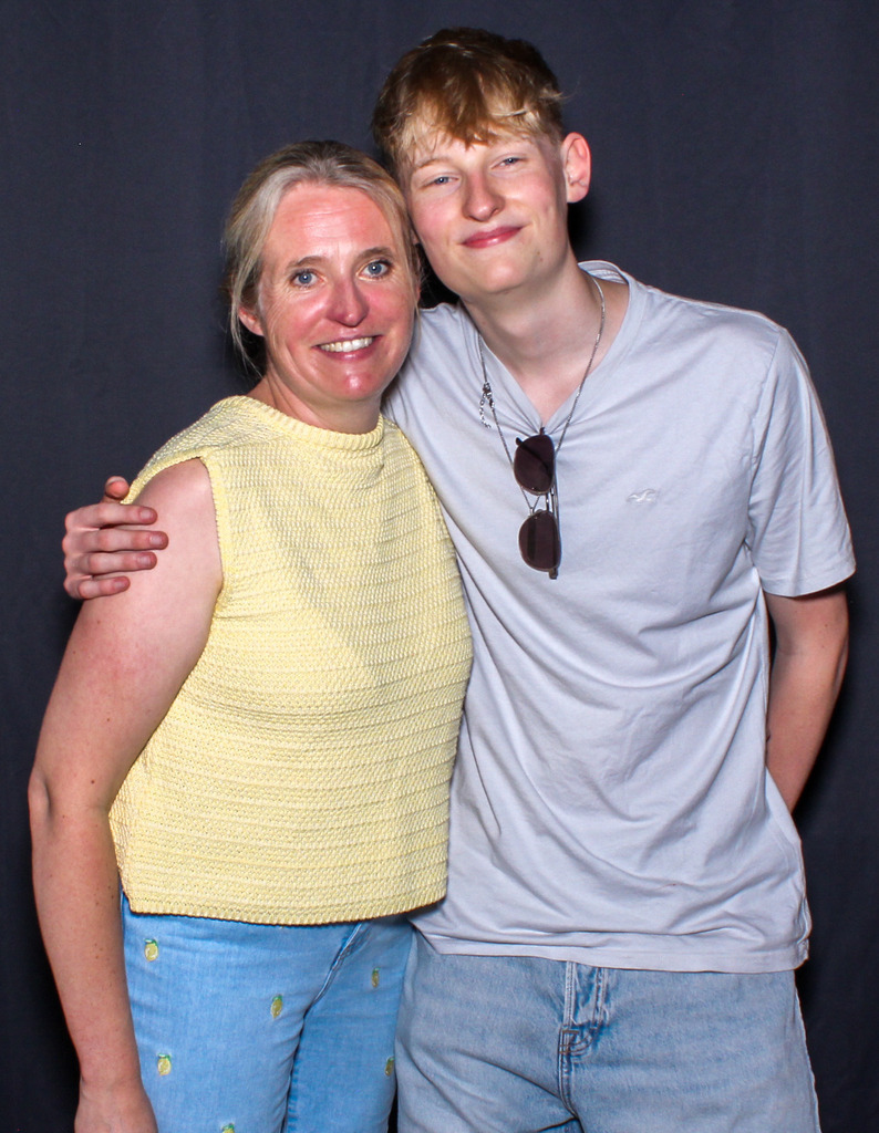 top-top.de-250628-080 | Foto, Video, Fotografie, Videografie, Fotobox, DJ, Discjockey, Musik, Musikbox, Veranstaltung, Photobooth, Amazon, Ebay, Buchtipp, Bestseller, Autor, Verlag, Buch, Wesel, Hamminkeln, NRW, Dinslaken, Rees, Drohne, Hochzeit, Party, Fotobox, Wesel, Fotograf