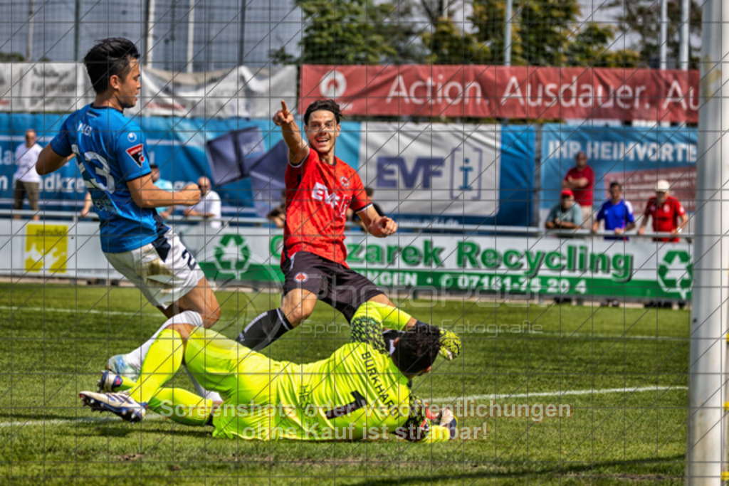 20250816_151309_0573-Bearbeitet | Maximilian Ziesche (1.Göppinger SV #22) nach seinem Tor zum 3:01.Göppinger SV (rot) vs. FSV 08 Bietigheim-Bissingen (blau), Fußball, Oberliga BW, wfv, 03. Spieltag, Saison 2025/2026, Rasensportplatz Stadion SV Göppingen, Hohenstaufenstr. 116, 73033 Göppingen, 16.08.2025 - 14:00 Uhr,Foto: PhotoPeet-Sportfotografie/Peter Harich