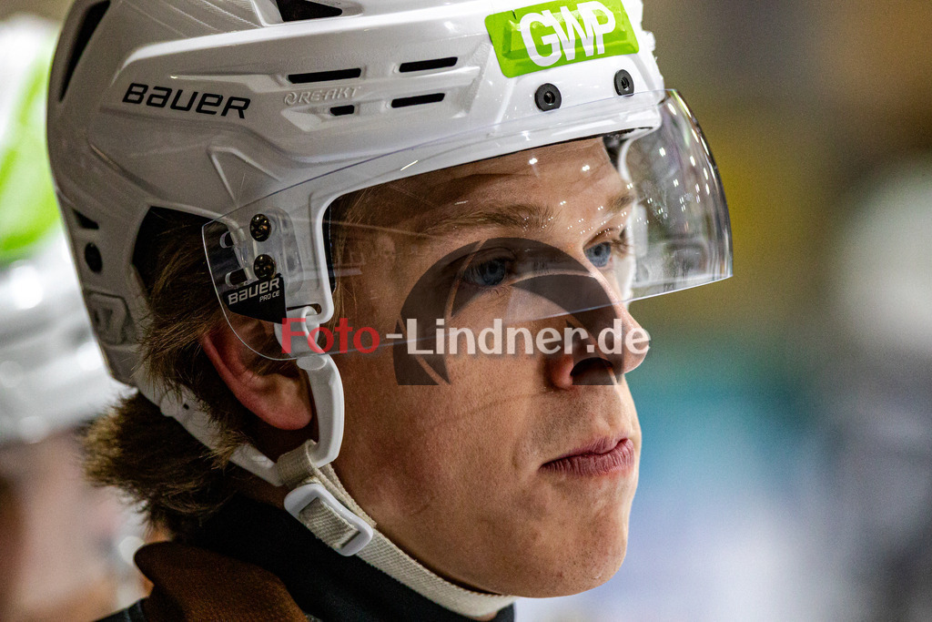 TSV Peißenberg Miners vs EA Schongau Mammuts | Eishockey Bayernliga 2023/2024, TSV Peißenberg Miners vs EA Schongau Mammuts, 20231215,
Ryan MURPHY (Miners 15) Portrait,
2023-12-15 in Peißenberg (Eisstadion)
15 Ryan MURPHY (Miners 15)
Copyright: WolfgangxLindner foto-lindner.de