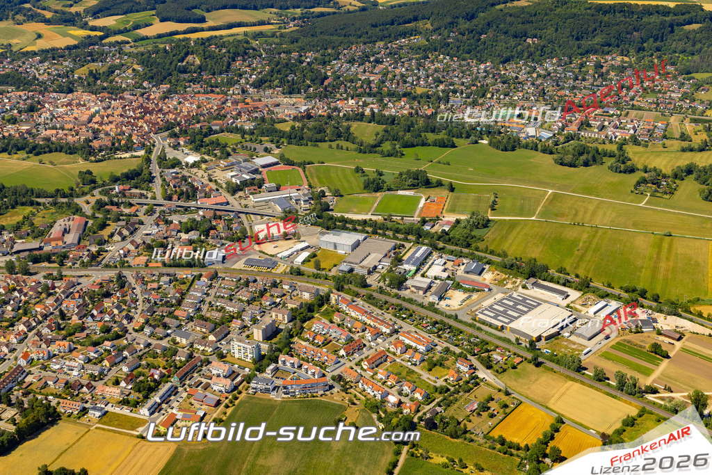 Aktuelles Luftbild von  Hersbruck - Die Luftaufnahme wurde 2022 mittels UL-Flugzeug erstellt ( keine Drohne ) - hochauflösende Kamera-Systeme von  Canon -Beste Qualität - Für grossformatige Ausdrucke geeignet. Die Geschenkidee !
