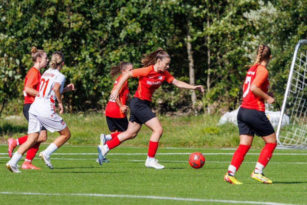 FCHHÜT_251003_4167 | 1.FC Heidenheim 1846 II vs. TSV Hüttlingen, Fußball, Frauen, Bezirkspokal, 2025/2026, 1.Runde, 03.10.2025 in Mergelstetten, Sportplatz 2(Foto: Michael Bulling) - Realisiert mit Pictrs.com