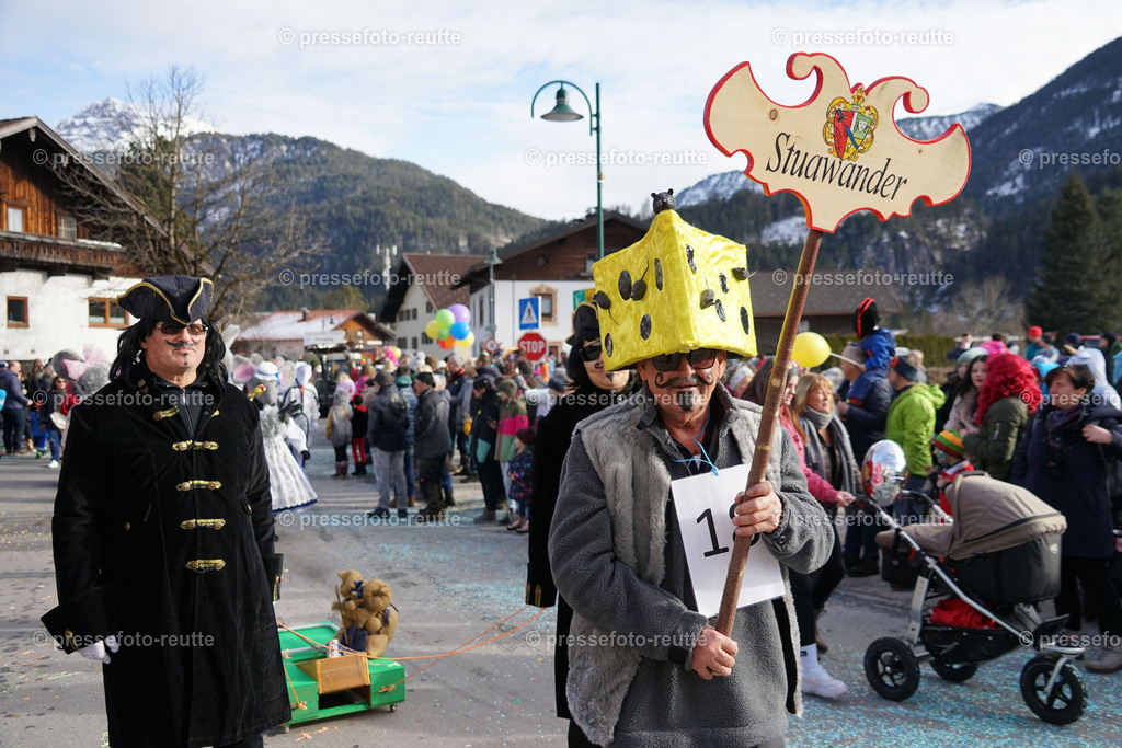 news-2023-Feb11-Fasching-Weissenbach-DSC01919 | Info aus dem Bezirk Reutte/Ausserfern Tirol sowie eine umfangreiche Bilddatenbank über die gesamte Region: Lechtal, Talkessel Reutte, Tannheimertal, Zwischentoren. Lech, Plansee, Zugspitze, Grenztunnel, B179, Fernpassstraße, Verkehr, Lawinen, Tradition, - Realisiert mit Pictrs.com