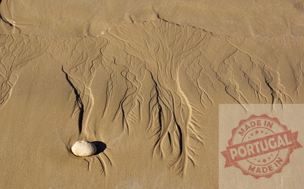 Sand patterns forming from water erosion on a beach | Sand creating abstract flowing patterns from water erosion on a beach - Realized with Pictrs.com