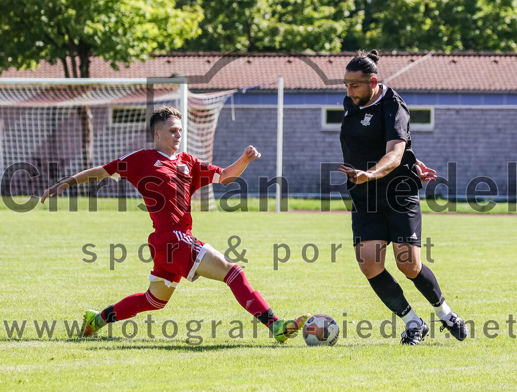 2023-09-02_017_SG_Markt_Schwaben_II_gegen_SV_Internationale_Taufkirchen_II | Markt Schwaben, Deutschland, 02.09.2023:
Fußball, C-Klasse 2023 / 2024, 3. Spieltag, (SG) Markt Schwaben II gegen SV Internationale Taufkirchen II, Endergebnis: 6:2

Deniz Sacin (SG Markt Schwaben, #6), Oguz Arslan (SV Internationale Taufkirchen, #15)

Foto: Christian Riedel / fotografie-riedel.net