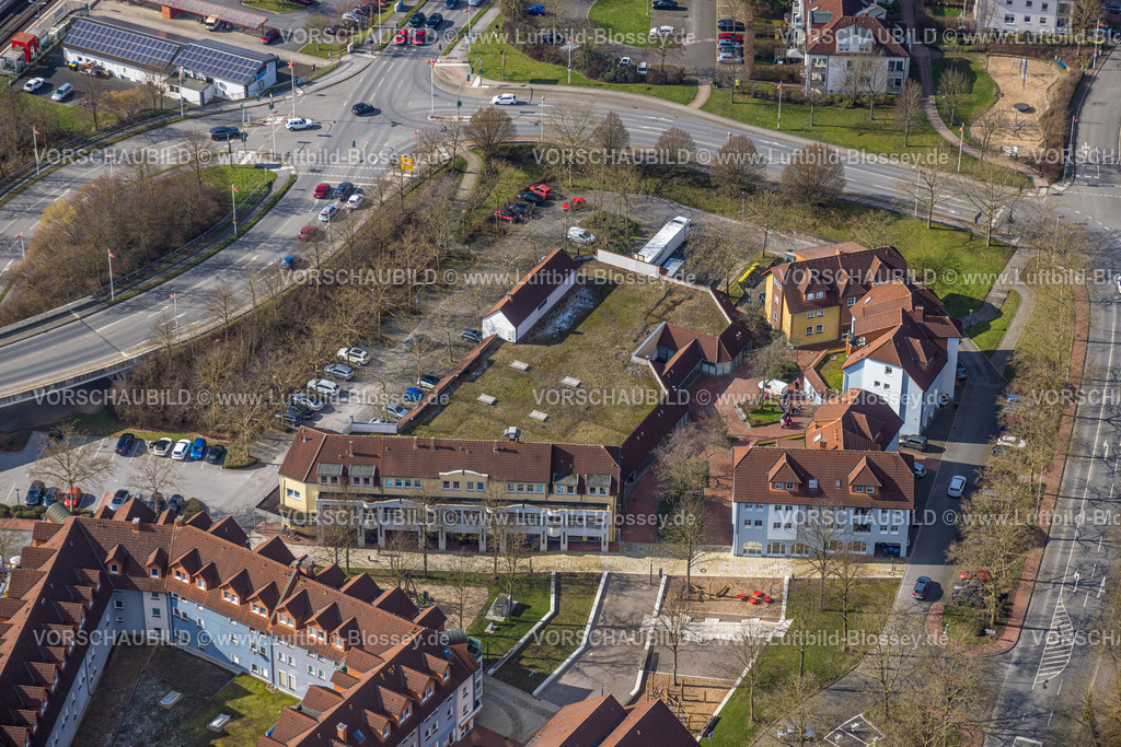 Froendenberg230214624 | Luftbild, Bruayplatz, Aldi Supermarkt, Wohnhäuser und rote Dächer, Winschoter Straße, Fröndenberg, Ruhrgebiet, Nordrhein-Westfalen, Deutschland