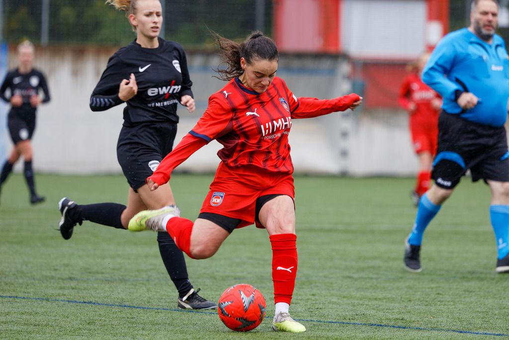 FCHHOH_251005_6683 | 1.FC Heidenheim 1846 II vs. SGM Hohenmemmingen/Sontheim, Fußball, Frauen, Bezirksliga, 2025/2026, 4. Spieltag, 05.10.2025 in Heidenheim, Kunstrasen b. Voith-Arena West(Foto: Michael Bulling) - Realisiert mit Pictrs.com