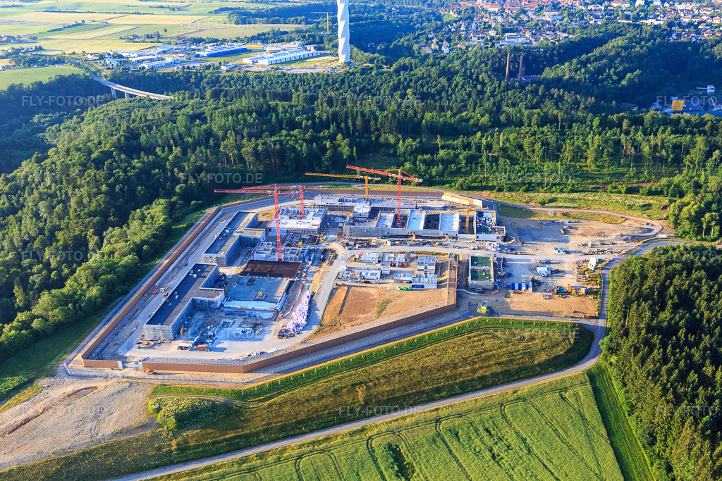 Luftbild: Baustelle für die neue Justizvollzugsanstalt Rottweil in Rottweil im Bundesland Baden-Württemberg in Deutschland. Foto: IMG_148573.jpg vom 25.06.2025 durch Werner Riehm/FLY-FOTO.deJVA Rottweil - Die Informations- und Diskussionsplattform zur neuen JVA in Rottweil am Esch