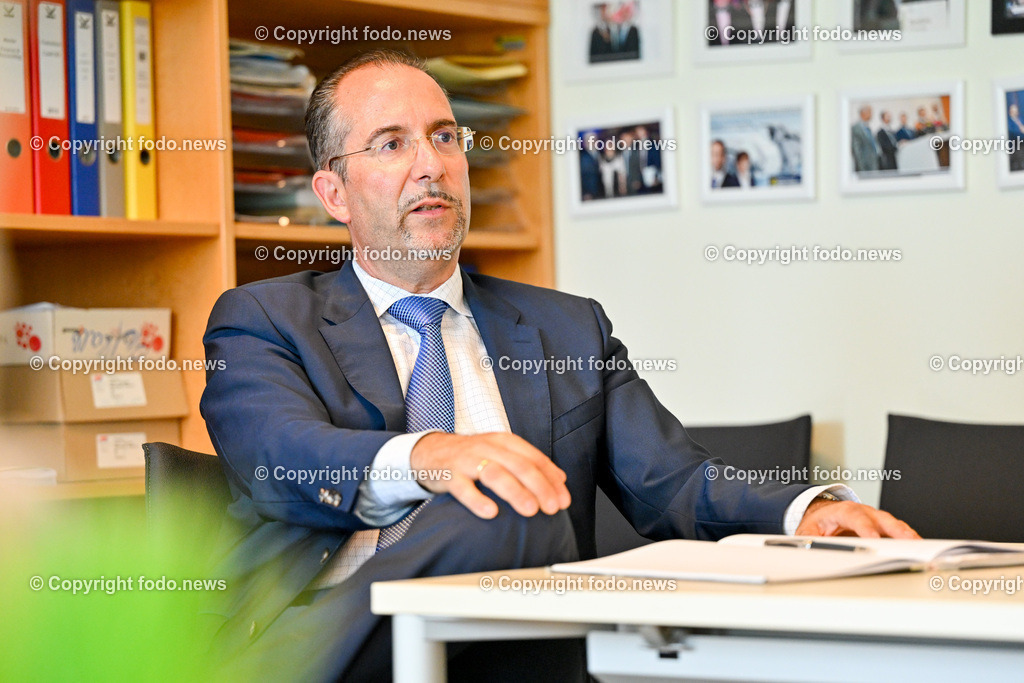 Teodoro Cocca_ JKU Asset Management_ 17.07.2023-16 | 17.07.2022, Johannes Kepler Universität Linz, AUT, Teodoro Cocca, JKU Asset Management,  im Bild Univ.-Prof. Dr. Teodoro Cocca (Stv. Institutsvorstand und Leiter der Abteilung für Asset Management)