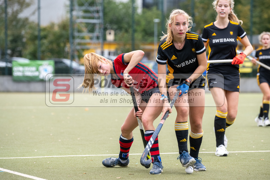 SFE_20231022_0077 | Deutsche Meisterschaft Weibliche U16 Finale Berliner HC - Harvestehuder THC am 22.10.2023 in Köln (Düsseldorfer Hockeyclub 1905 e.V.), Photo: Stephan Fehrmann 2023 (Sports-Gallery)