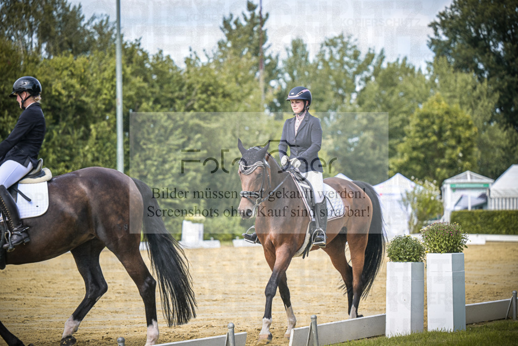DOS_5270 | Entdecke hochwertige Reitturnierfotos von Foto Oger. Professionell, emotional und authentisch – jetzt Lieblingsmomente im Shop bestellen.Deutschlandweite Turnierfotografie. - Realisiert mit Pictrs.com