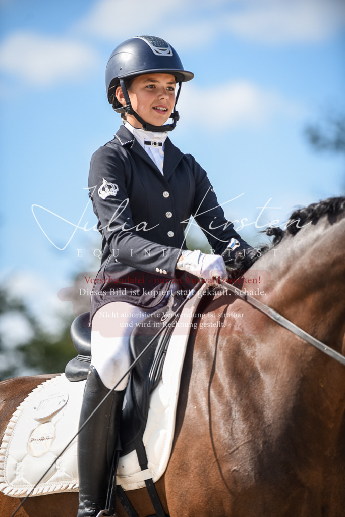 DSC_9397 | Pferde- und Turnierfotografie in Westsachsen. Pferdeportraits, Auftragszeichnungen und intuitive Kunst.
