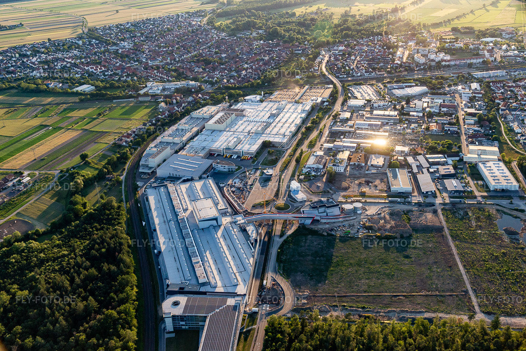 Luftbild: SEW Eurodrive im Ortsteil Graben in Graben-Neudorf im Bundesland Baden-Württemberg in Deutschland. Foto: IMG_115313.jpg vom 13.06.2019 durch Werner Riehm/FLY-FOTO.de