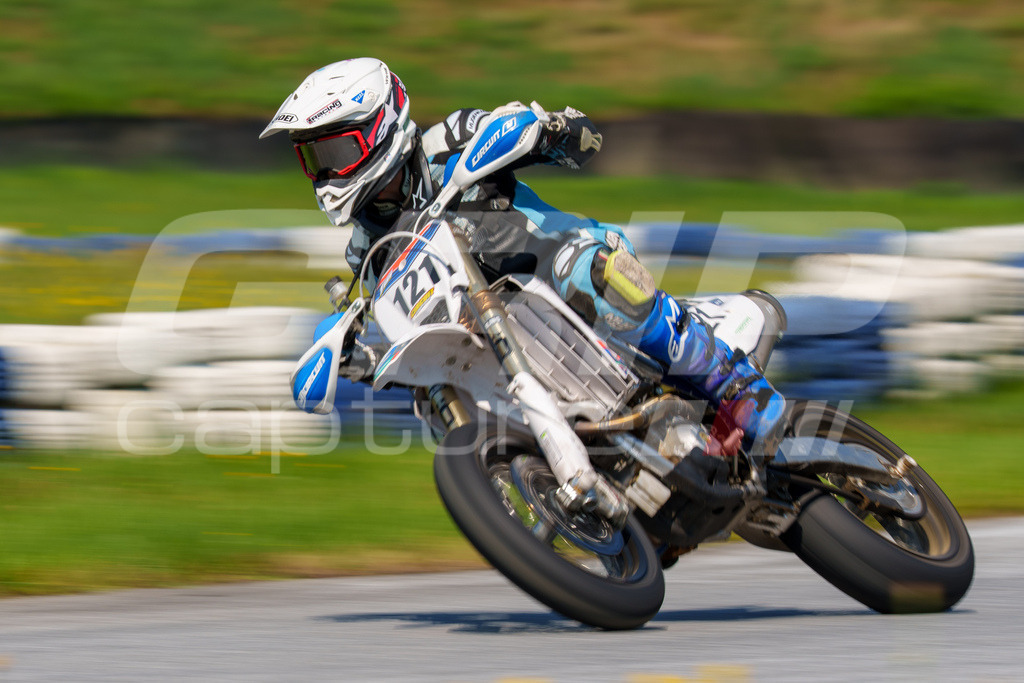 G-Cup + Supermoto Staatsmeisterschaft + Hungarian Supermoto Championship | GRIPcapture steht für authentische Sportfotografie in Österreich – für Momente, die mehr sind als Geschwindigkeit oder Ergebnis. Es geht um Emotion, Spannung, Fokus und den Augenblick, der oft nur einen Wimpernschlag dauert.Ob Motorsport, Teamsport oder 