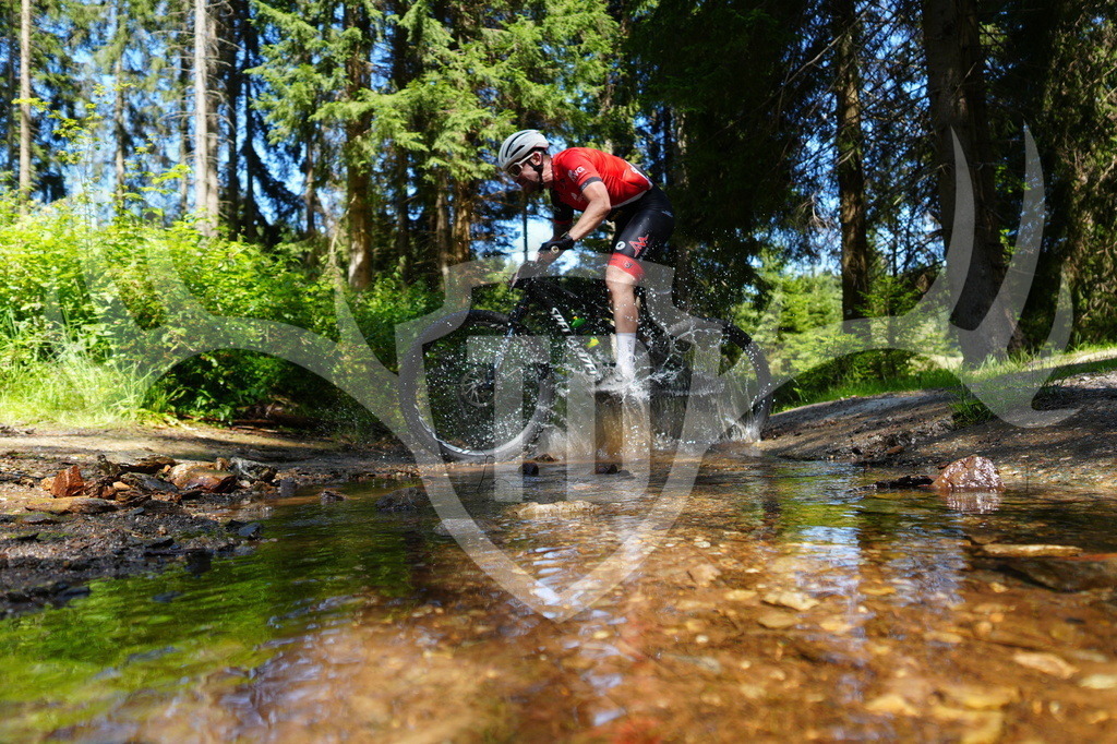 FC605221 | Fotogalerie der Treibjagd im Dunkelwald - Dein MTB Etappenrennen im Erzgebirge - Realisiert mit Pictrs.com