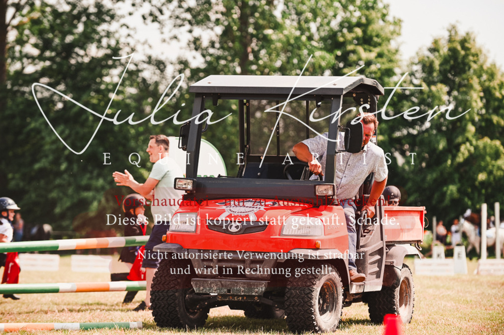 DSC_6833 | Pferde- und Turnierfotografie in Westsachsen. Pferdeportraits, Auftragszeichnungen und intuitive Kunst.