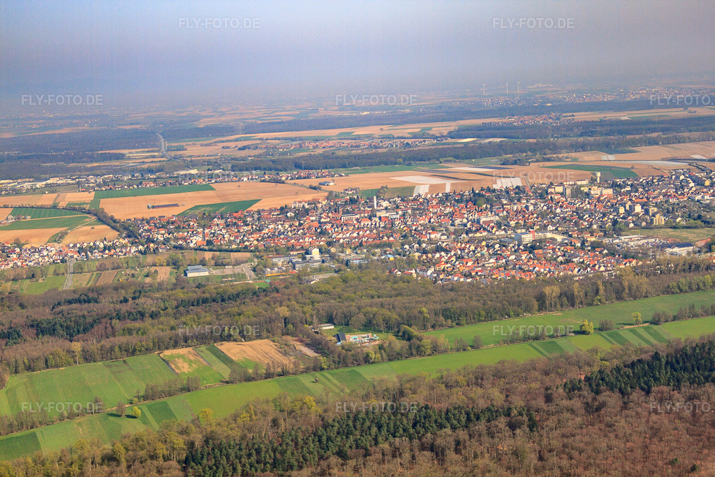 Luftbild: Bienwaldstadt aus Süden in Kandel im Bundesland Rheinland-Pfalz in Deutschland. Foto: IMG_63840.jpg vom 30.03.2014 durch Werner Riehm/FLY-FOTO.de