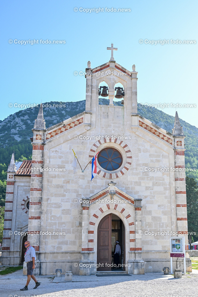 Kroatien_ Ston_ 12.10.2023-26 | 12.10.2023, Kroatien, HRV, Ston im Bild Stadtansichten, Gebauede, Mauer, Gastronomie, Tourismus, Touristen, Sehenswuerdigkeiten

Ston ist eine Kleinstadt auf der Halbinsel Pelješac im Sueden Kroatiens. Sie gehoert zur Gespanschaft Dubrovnik-Neretva. Die Befestigungen um die Stadt kontrollierten den Zugang zum Pelješac.