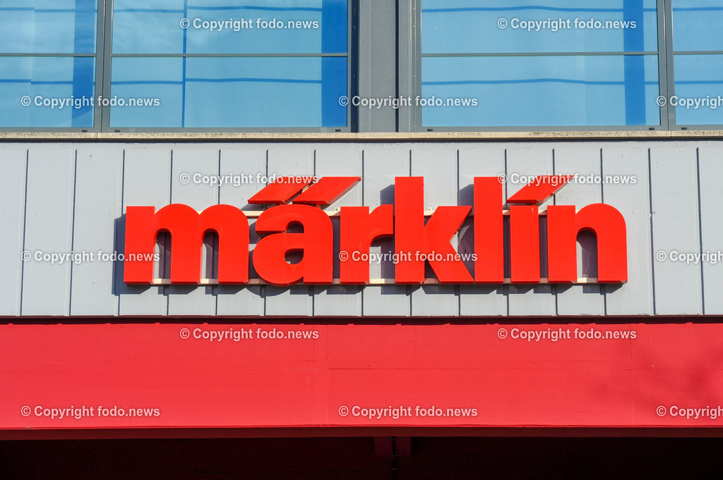 Deutschland_ Baden-Wuerttemberg_ Goeppingen_ 15.01.2025-3 | 15.01.2025, Deutschland, GER, Baden-Wuerttemberg, Goeppingen, im Bild Themenbild, Stadtansichten, Maerklin, Spielzeughersteller, Modelleisenbahn, Kinder, Spielzeug, Zug, Eisenbahn, Waggon, Produkt, Produzent, Hersteller, Fabrik, Schild, Logo, Leuchtreklame, Werbung