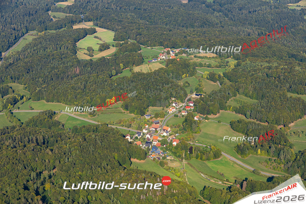 Die Luftbildaufnahme doerfles - Obertrubach wurde 2020 mittels Flugzeug (keine Drohne) erstellt. Perfekte Schärfe und Druck- Ergebnisse- Garantiert!