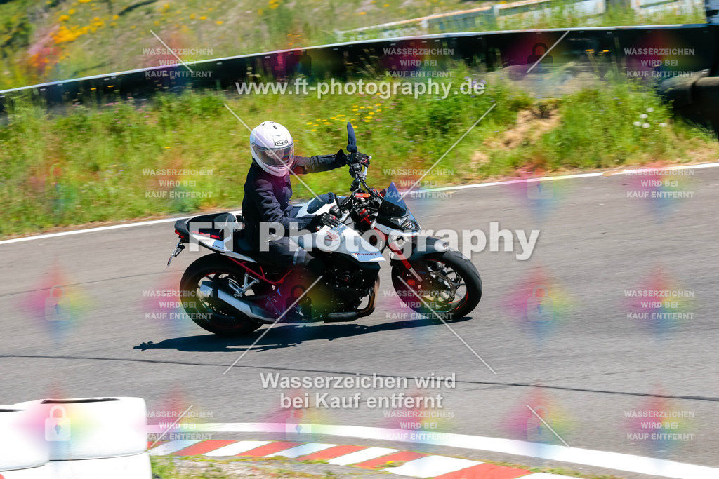 Moto-TeamOBK-22356 | Hier findet Ihr Bilder von Touristenfahrten auf der Nürburgring Nordschleife oder von anderen Veranstaltungen die ich besucht habe. Viel Spass beim Durch Schauen 