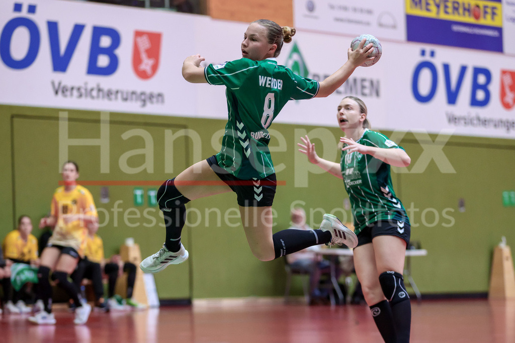 Handball, 2. Bundesliga Frauen, SV Werder Bremen - HC Rödertal | Tessa Budelmann (SV Werder Bremen, 8) beim Wurf, am Ball, Spielszene, Aktion, Action