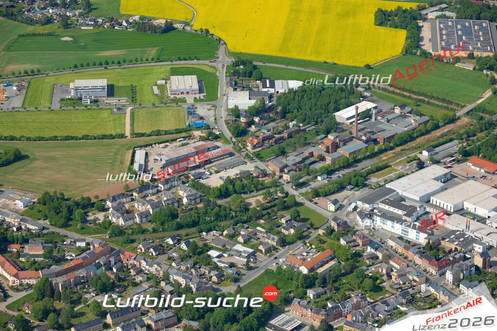 Das Luftbild der Stadt Treuen wurde 2022 vom Flugzeug heraus erstellt (keine Drohnen-Aufnahmen) Aufnahmehöhe ca.450 Meter- hohe Bildauflösung und Druck-Qualität. Garantiert!