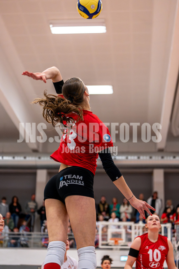 Volleyball I Frauen I Saison 2025-2026 I 2 Bundesliga Pro I 16. Spieltag VFL Oythe - TV Planegg-Krailling-32 | Annelis Lotte Tyws (13,VFL Oythe) - Realisiert mit Pictrs.com