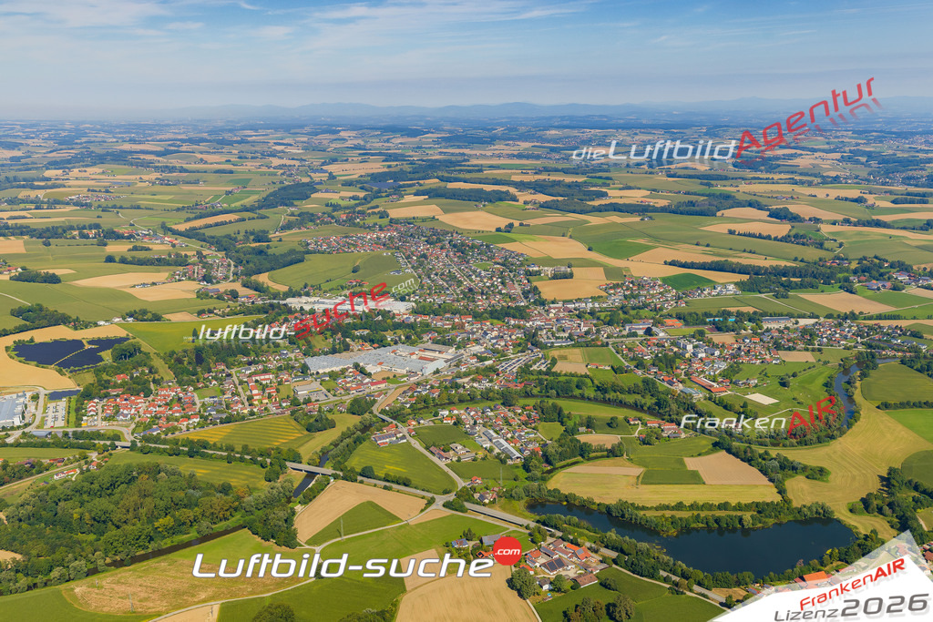 Luftaufnahme von Ruhstorf an der Rott - Die Luftaufnahme wurde 2025 vom UL-Flugzeug heraus erstellt ( keine Drohne ) - Hochauflösende Luftaufnahme - für professionelle Ausdrucke geeignet. Die Geschenkidee !Mit Lizenz und Bildrechte bestellbar