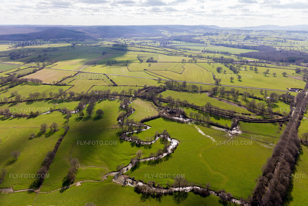 Aerial view: View of the town in Sully in the state Saone et Loire, France. – Photo: IMG_105432.jpg taken on 04/01/2018 by Werner Riehm/FLY-FOTO.com – Resolution of the original: 5472 x 3648 px