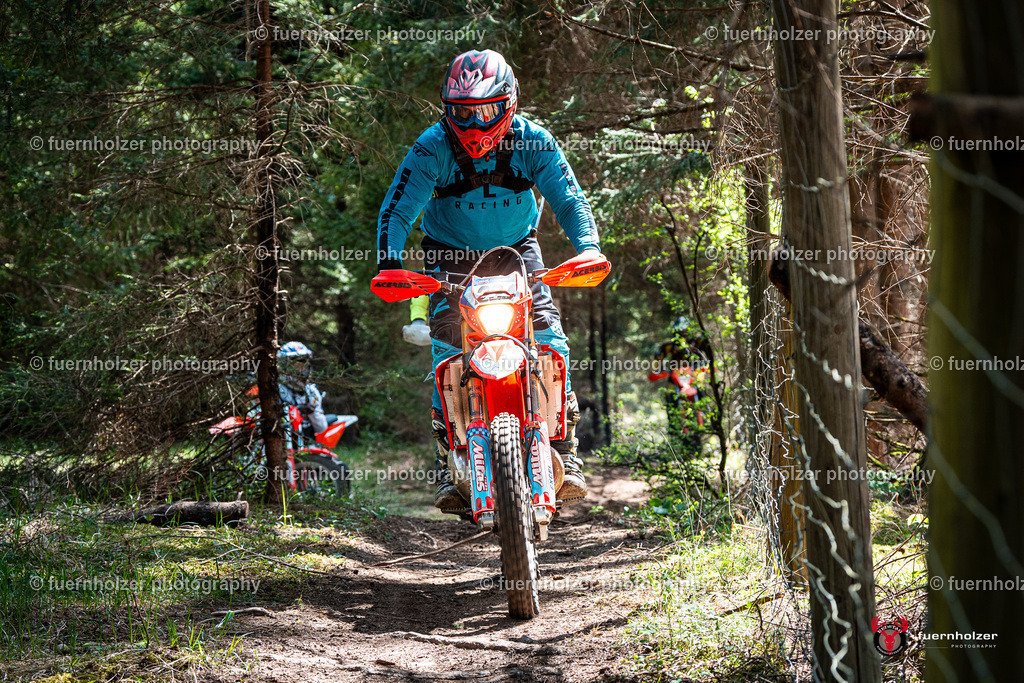 fuernholzer_250501-C2-397 | Fotografische Impressionen von der Red Stag Enduro Extreme by fuernholzer-photography.com. Endurosport in Österreich fotografisch festgehalten von fuernholzer. Auftragsfotografie für Private, Gewerbefotos und Industriefotografie. Eventfotografie, Sportfotografie und Motorsportfotografie. Anbieter von Fotoworkshops, Fototraining, fotografischen Vorträgen und Fotoseminaren.