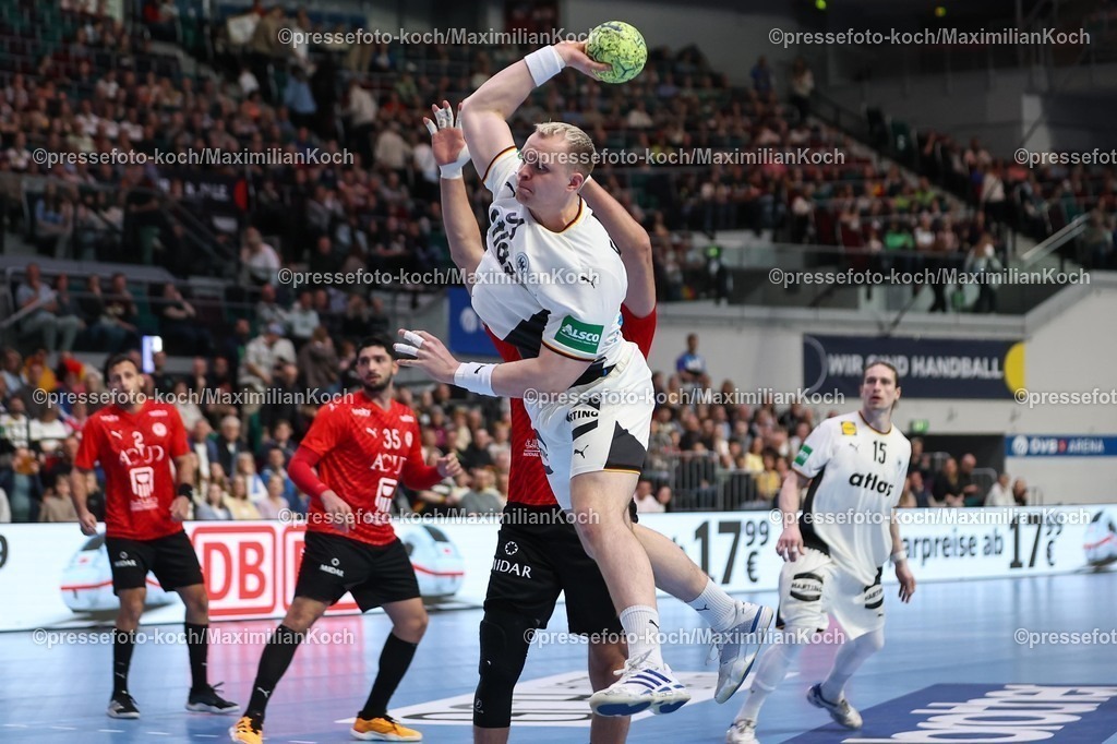 xKWIx22032601051 | 22.03.2026, Handball, Länderspiel Herren, Deutschland - Ägypten, ÖVB-Arena Bremen:  Justus Fischer (Germany #54) beim Wurf xKamilxWilkowskixPressefotoKochx