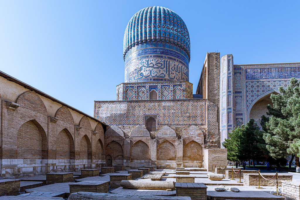 Bibi Chanem Moschee  | Herzlich willkommen auf meiner Seite! Ich bin Elke Wallnisch, Deine Fotografin für lichtstarke Momente. Der Name steht für alles, was mich mit der Fotografie verbindet: Das Licht und seine machtvolle Wirkung auf eine Situation oder unsere Stimmung - Realisiert mit Pictrs.com