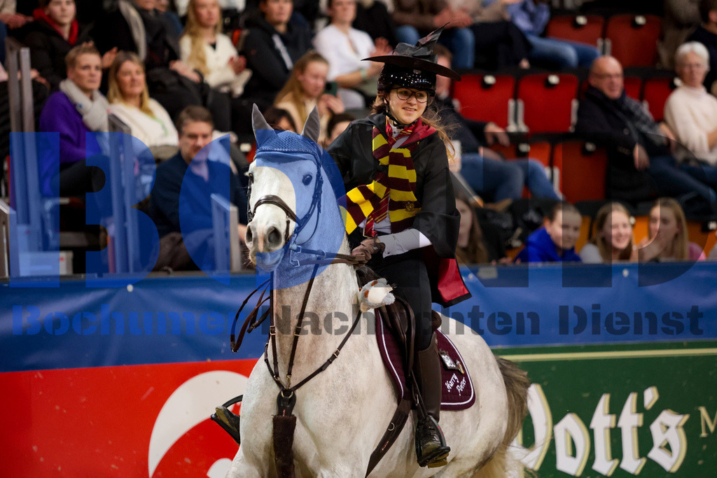 Agravis Cup 2024 - Kostuemspringen {date} -  | {headline}



(Foto: Sebastian Sendlak / BOND)

 - Realisiert mit Pictrs.com