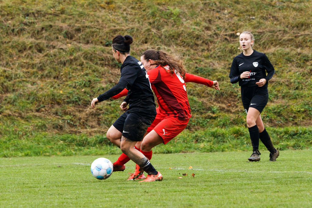 HOHFCH_251109_8917 | 1.FC Heidenheim 1846 II vs. GAST, Fußball, Frauen, Bezirksliga, 2025/2026, X. Spieltag, 03.10.2025 in Heidenheim, Kunstrasen b. Voith-Arena West(Foto: Michael Bulling) - Realisiert mit Pictrs.com