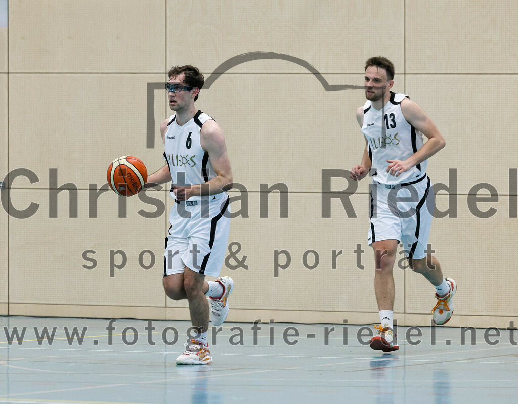2023-03-26_050_TSV_Vaterstetten_gegen_Wacker_Knights_Burghausen | Vaterstetten, Deutschland, 26.03.2023:
Basketball, Bayernliga Herren Südost 2022 / 2023, 17. Spieltag, TSV Vaterstetten gegen Wacker Knights Burghausen, Endergebnis: 

Maximilian Rothe (TSV Vaterstetten, #6), Konstantin Huber (TSV Vaterstetten, #13)

Foto: Christian Riedel / fotografie-riedel.net