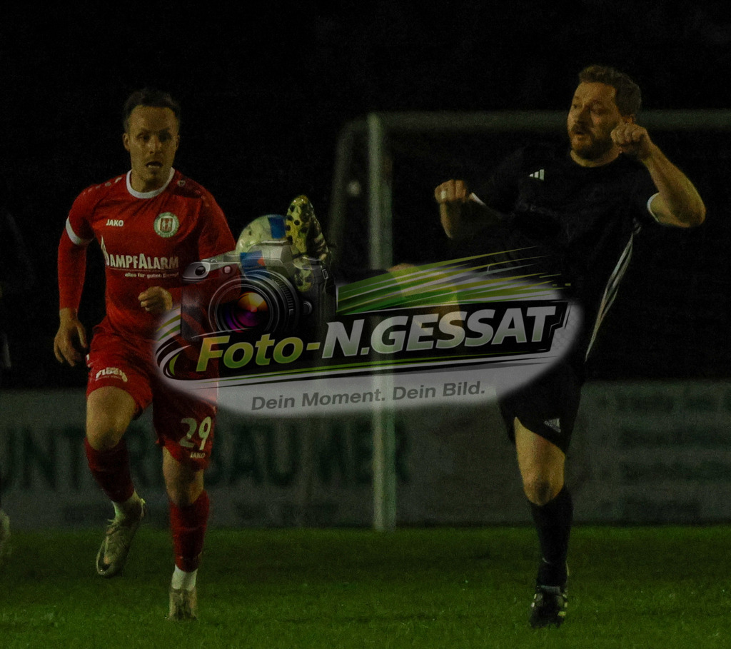 Bünder SV - VfL Mennighüffen | Auf dem Bild zu sehen: rot Bünder SV: David Schultz ; schwarz VfL Mennighüffen: Maximilian Appels Bünder SV, VfL Mennighüffen, Saison 26/27, Kreispokal, Viertelfinale, Bünde, Deutschland - Realisiert mit Pictrs.com