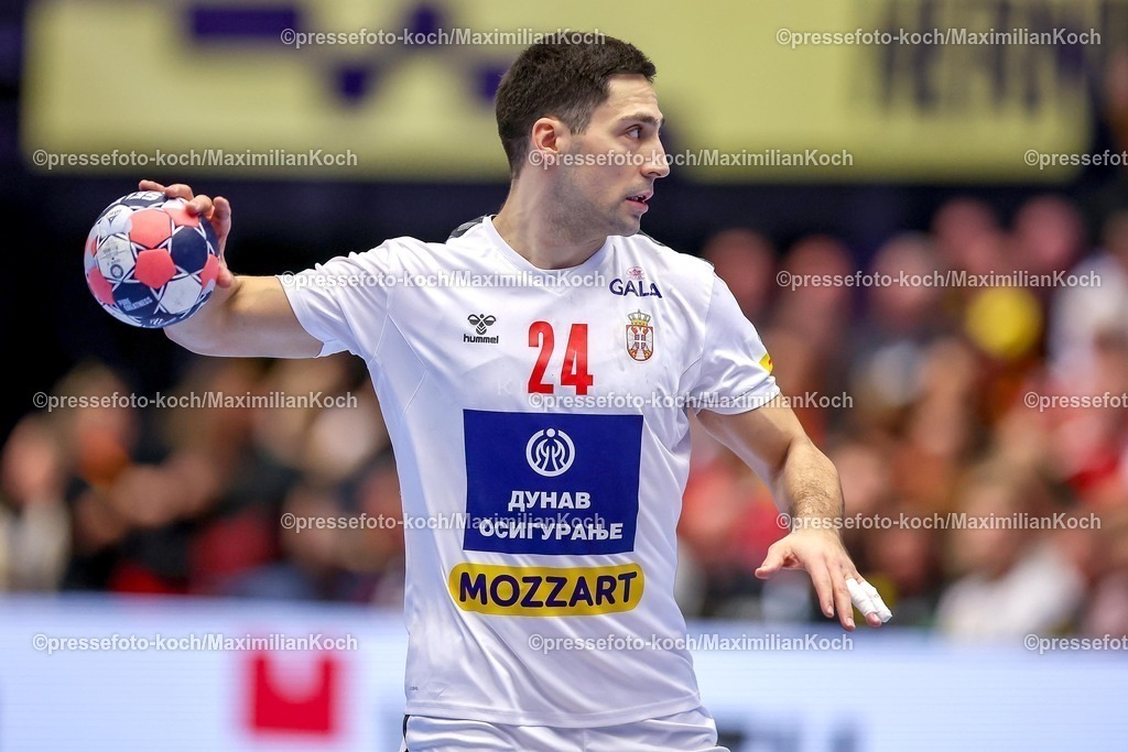 EHF19012601050 | 19.01.2026, Handball, Men's EHF EURO 2026, Österreich - Serbien, Jyske Bank Boxen in Herning, Dänemark, Preliminary Round:  Lazar Kukic (Serbien #24) 