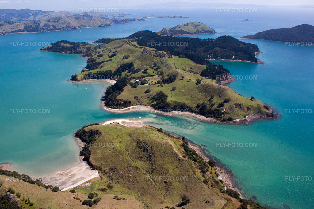 Aerial view: View of the town in Whanganui Island in the state Waikato, New Zealand. – Photo: IMG_55691.jpg taken on 01/12/2013 by Werner Riehm/FLY-FOTO.com – Resolution of the original: 4434 x 2956 px